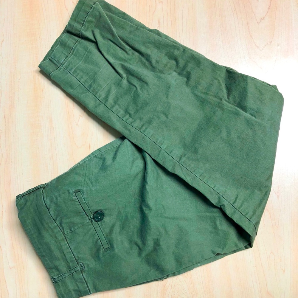 Olive green chino crop